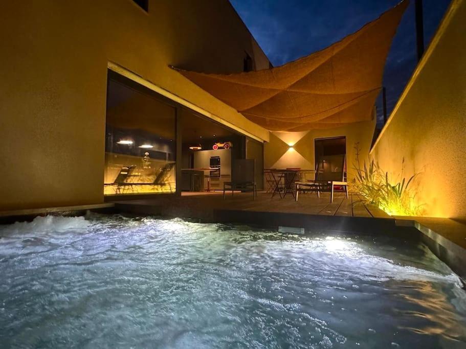 Maison D'Architecte Avec Piscine-Spa Chauffe En Centre Ville De Vaison-La-Romaine Esterno foto