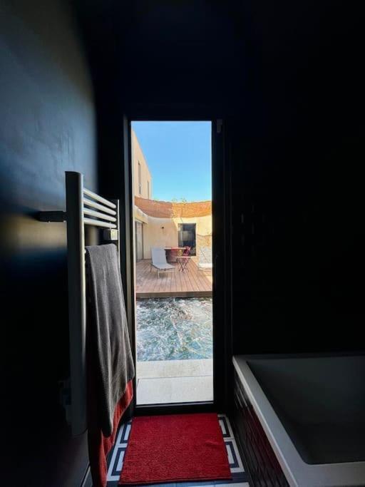 Maison D'Architecte Avec Piscine-Spa Chauffe En Centre Ville De Vaison-La-Romaine Esterno foto